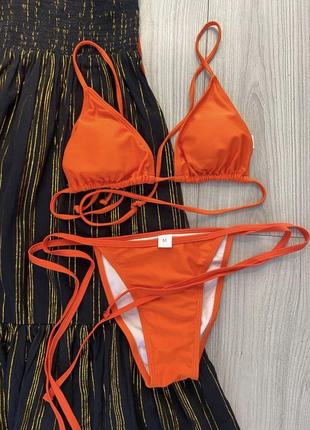 Новий яскравий купальник