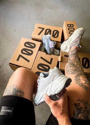 Жіночі кросівки adidas yeezy boost 700 v2 hospital blue 36-373 фото