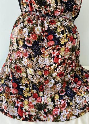 Платье вискозное в цветочный принт с карманами и поясом4 фото