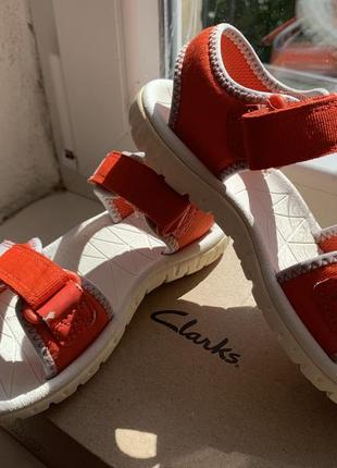 Босоніжки, сандалі clarks 28р