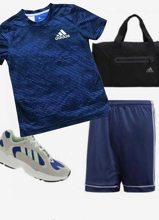 Спортивна синя футболка adidas