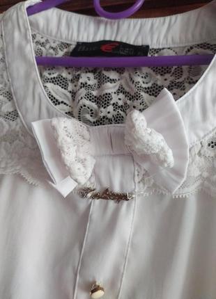Белая женская нарядная блузка с гипюром и бантиком3 фото