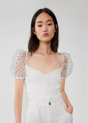 Шикарний білий жіночий топ декольте з рукавами-воланами жіночий білий літній сатин ошатний