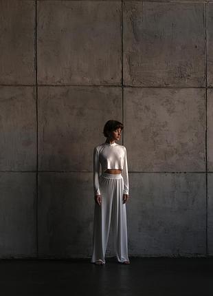 Костюм молочний жіночкий