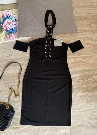 Платье вечернее missguided чёрное с чокером на шее и шнуровкой на груди открытые плечи для фотосессии