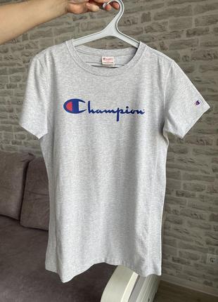 Серая футболка champion размер м