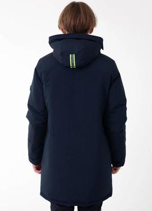 Зимняя куртка для мальчика темно синяя плюс салат удлиненная5 фото