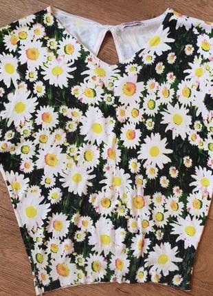 Дуже гарна трикотажна блуза в принт ромашки