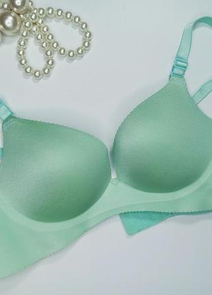Гладкий безшовний  невидимий бюстгальтер з пуш ап ефектом