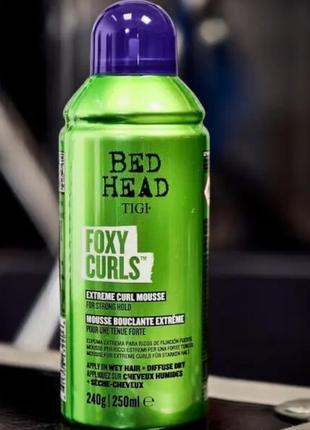 Мус для сильної фіксації tigi bed head foxy curls mousse