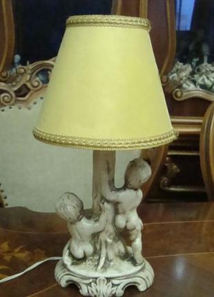 Антикварная настольная лампа - статуэтка путти фарфор италия1 фото