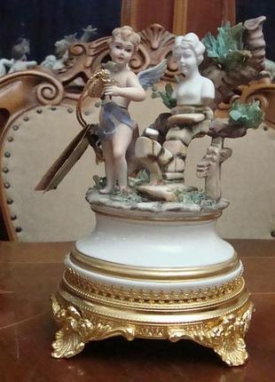 Шикарна статуетка путті ангел скульптор фарфор італія