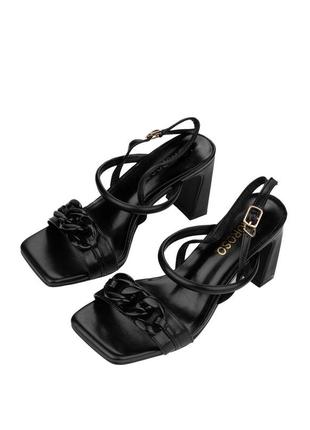 Чёрные летние босоножки на каблуке шпильке с цепью с квадратным носом