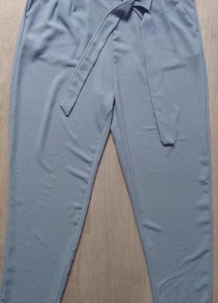 Новые (без бирки) фирменные брюки, цвет голубой, отлично смотрятся
