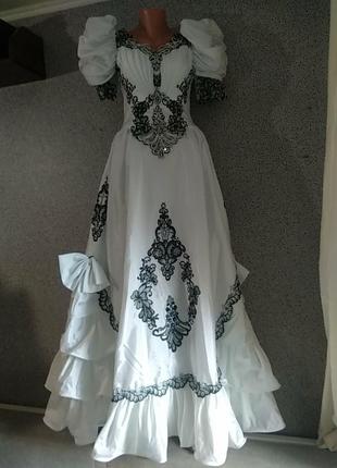 Вінтажна сукня королеви1 фото