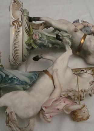 Шикарні парні статуетки коні коні діти фарфор каподімонте італія5 фото