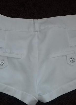 Белые шорты