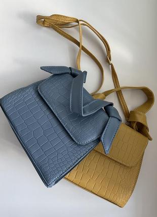 Маленька жіноча сумочка