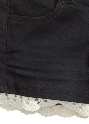 Черные джинсовые шорты с кружевной отделкой h&m - размер 3-4 года4 фото