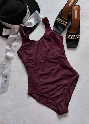 Дуже гарний красивий цільний спортивний бордо в ідеальному стані 🖤