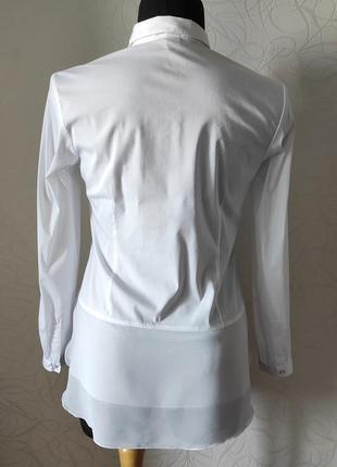 Белая удлиненная рубашка с длинным рукавом3 фото