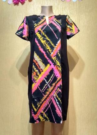 Красивое яркое платье