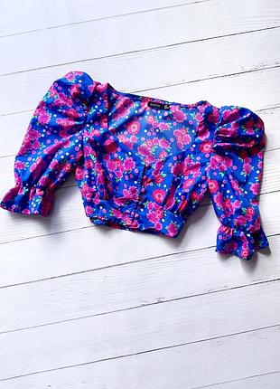 Топ на пуговичках в цветы boohoo синий