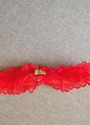 Червона сексуальна підвязка3 фото
