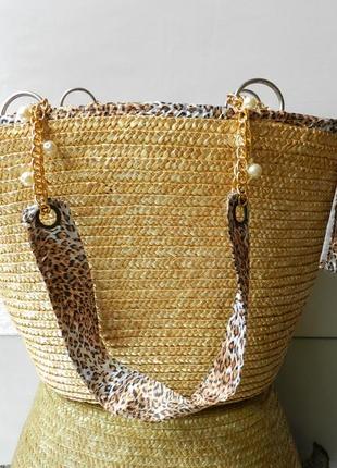 ✅ шикарна плетена пляжна сумка з ланцюжками і перлами ширина по верху 45 см ширина денця 27 см висот4 фото