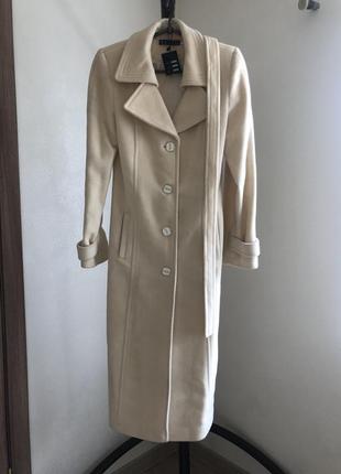 Пальто молочного кольору шерсть