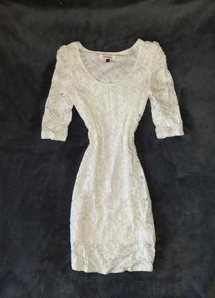 Красива біла мереживна сукня. белое платье