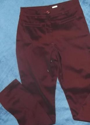 Штани кольору марсала