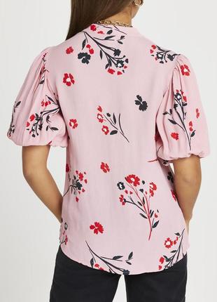 Блуза в квітковий принт з рукавами-буфами river island нежно-розовая блузка с пышными рукавами3 фото
