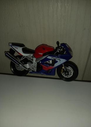 Модель мотоцикла 1:18 motorcycle / honda cbr900rr fireblade