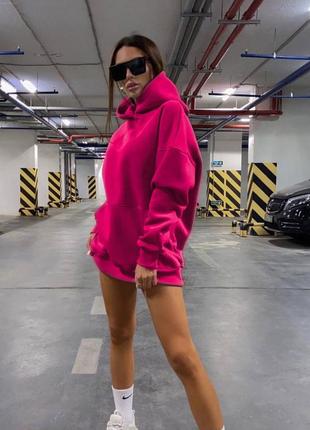 Малиновое  женское худи на флисе однотонное яркое стильное универсальное удлиненное кофта с капюшоном тёплое с карманом