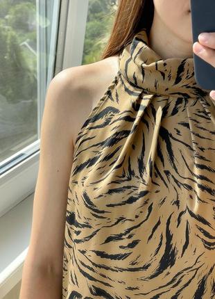 Красивая блуза на шею в тигровый принт 1+1=34 фото