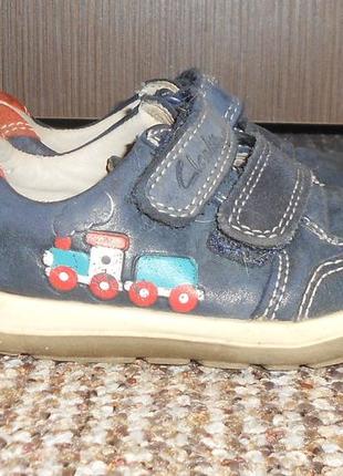 Перші туфлі кросівки clarks натуральна шкіра. розмір 21 (устілка 13,5 см)