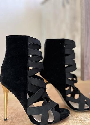 Взуття public desire