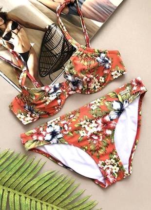Яскравий роздільний купальник у квітковий принт