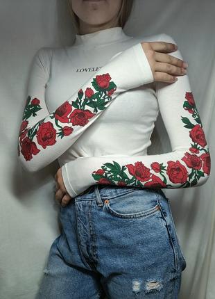 Біля кофта, кофта з трояндами на рукавах1 фото