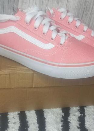 Жіночі кеди в стилі vans