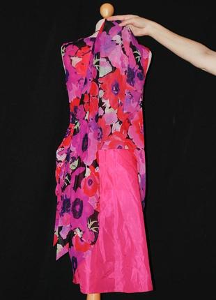 Яркое  малиновое нарядное приталенное платье с пышной юбкой в цветы7 фото