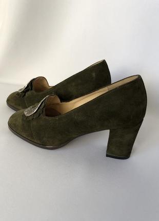 Баварские туфли на каблуке с пряжкой замша зелёные3 фото