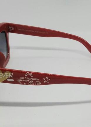 Dolce & gabbana стильні жіночі сонцезахисні окуляри темно сірий градієнт в червоній оправі3 фото