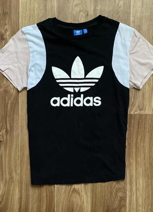 Adidas - футболка розмір s-m