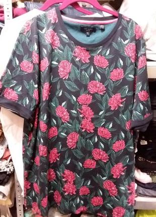 Брендова футболка в квітковий принт