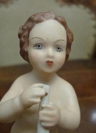 Антикварная статуэтка подсвечник путти музыкант фарфор dresden германия