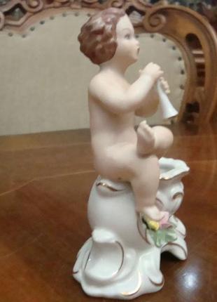 Антикварная статуэтка подсвечник путти музыкант фарфор dresden германия