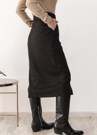 Черная замшевая юбка с кроем на запах2 фото