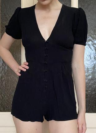 Чорний ромпер шортами
